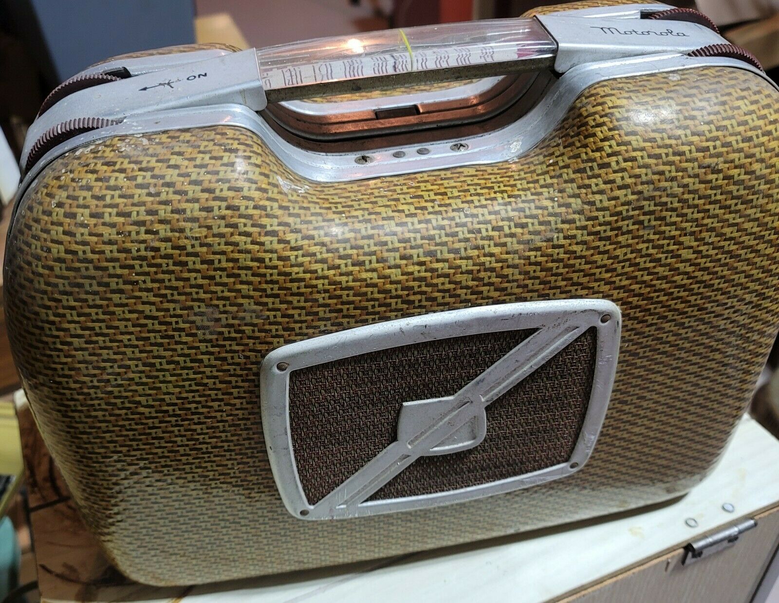 Motorola Vintage Suitcase Radio Model 68l11 Hs-119 Frayed Cord Untested