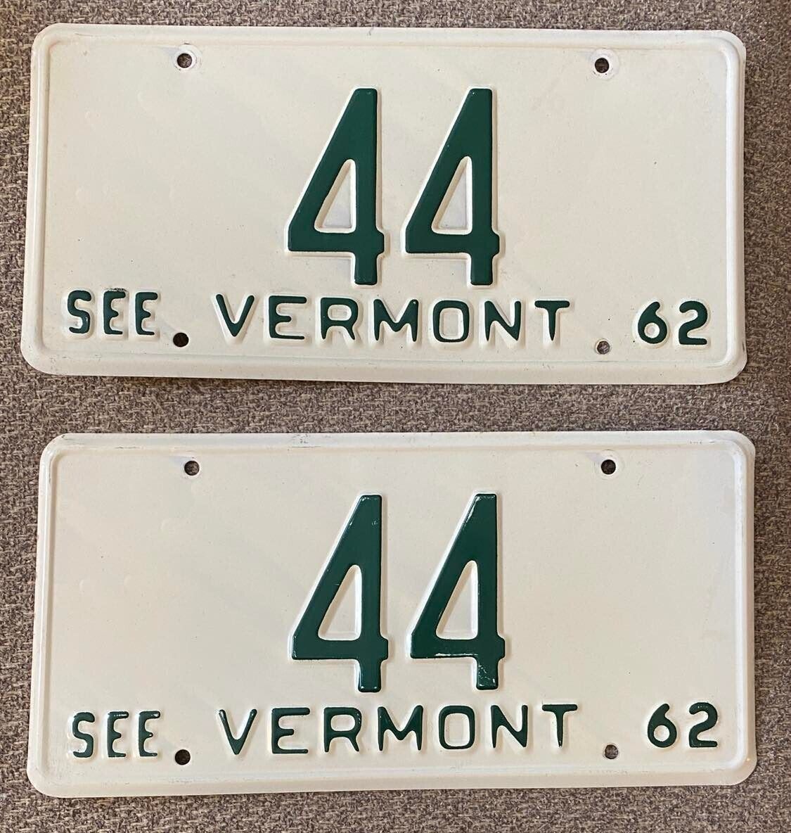 Vermont 1962 License Plate Two Digit Pair # 44