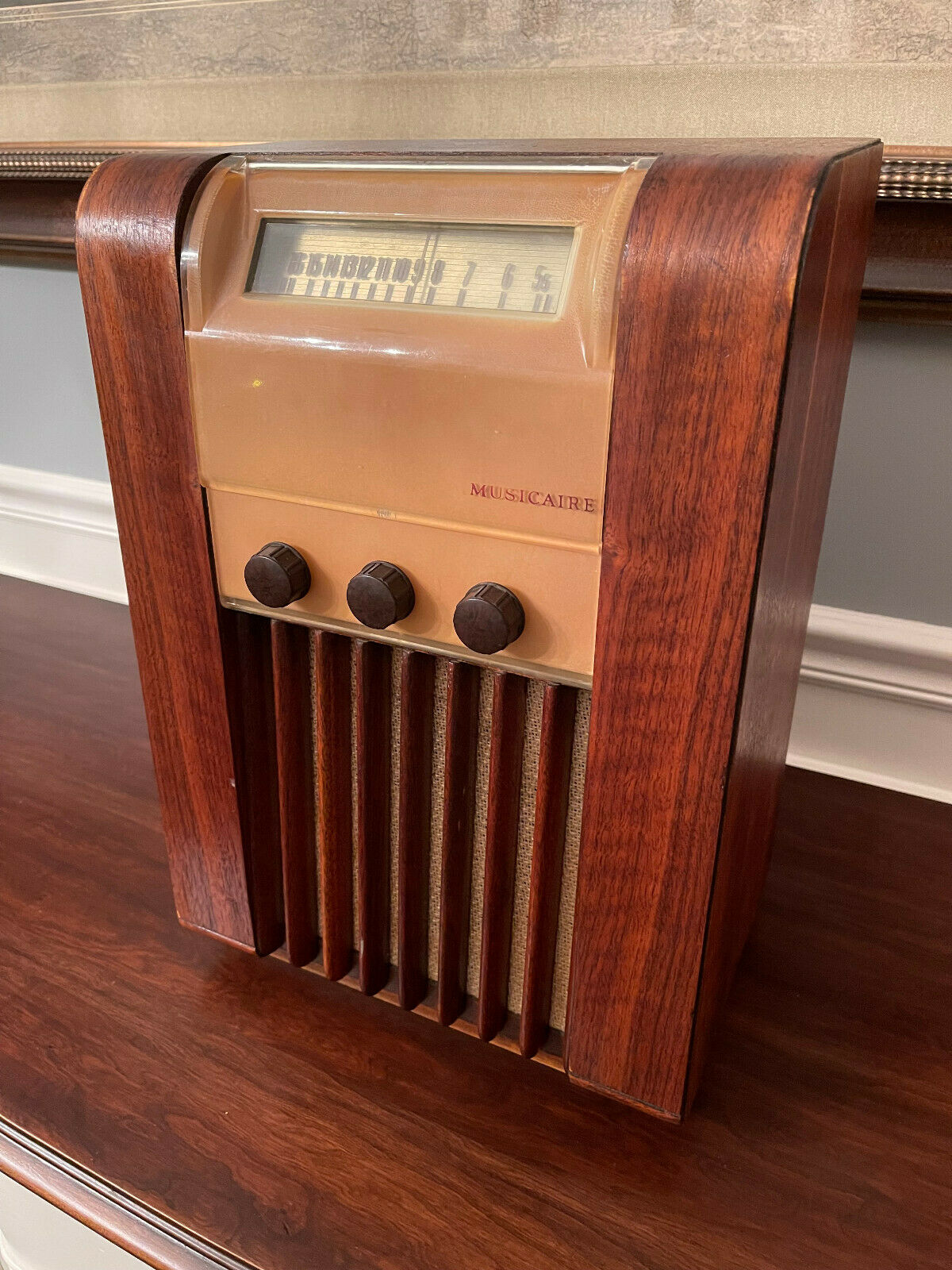 1948 Musicaire Model 576 Working Tombstone Radio